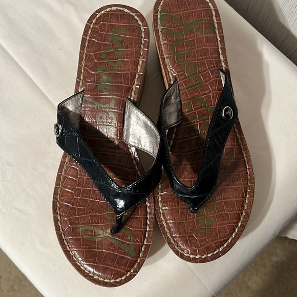 Woman’s Slip-on - Picture 2 of 7